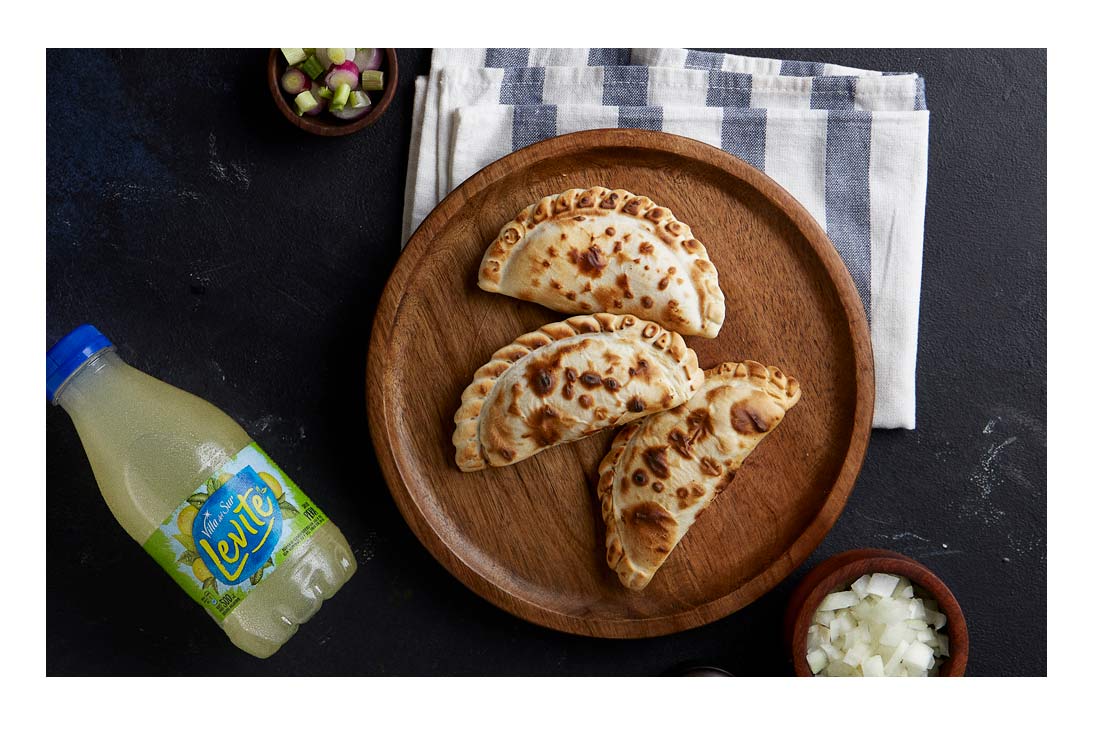 Empanadas. Fotografias para Tomasso Pizzas - Campaña publicitaria con food styling by okd Estudio