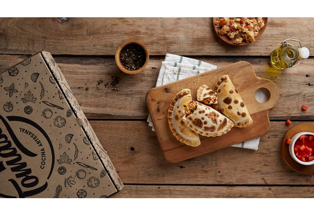 Empanadas. Fotografias para Tomasso Pizzas - Campaña publicitaria con food styling by okd Estudio